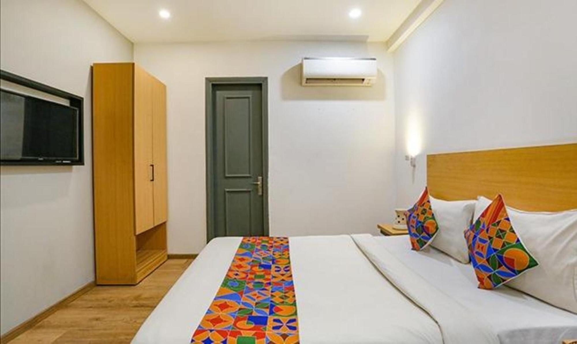 Fabhotel Urban Residency Model Town Nueva Delhi Exterior foto