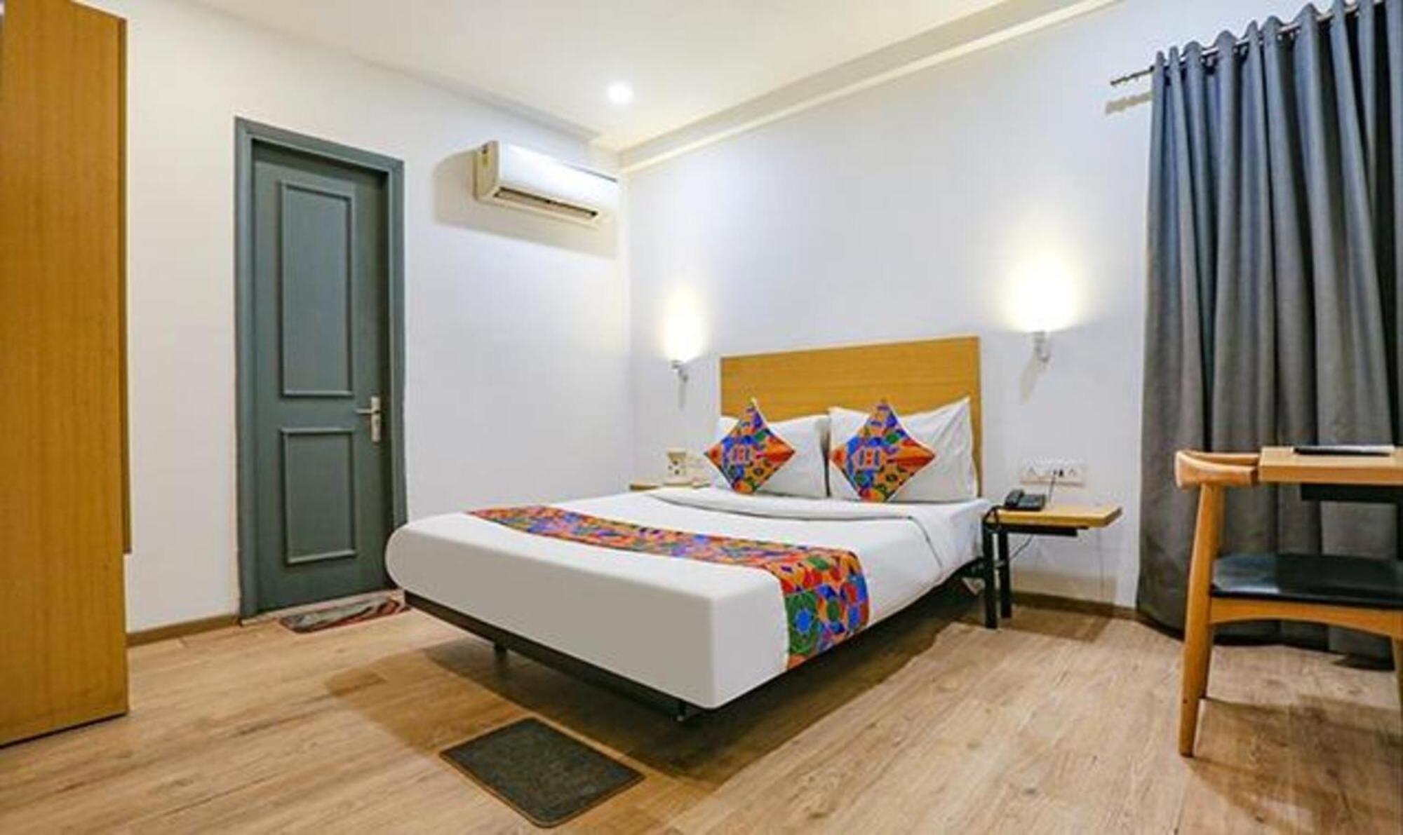 Fabhotel Urban Residency Model Town Nueva Delhi Exterior foto