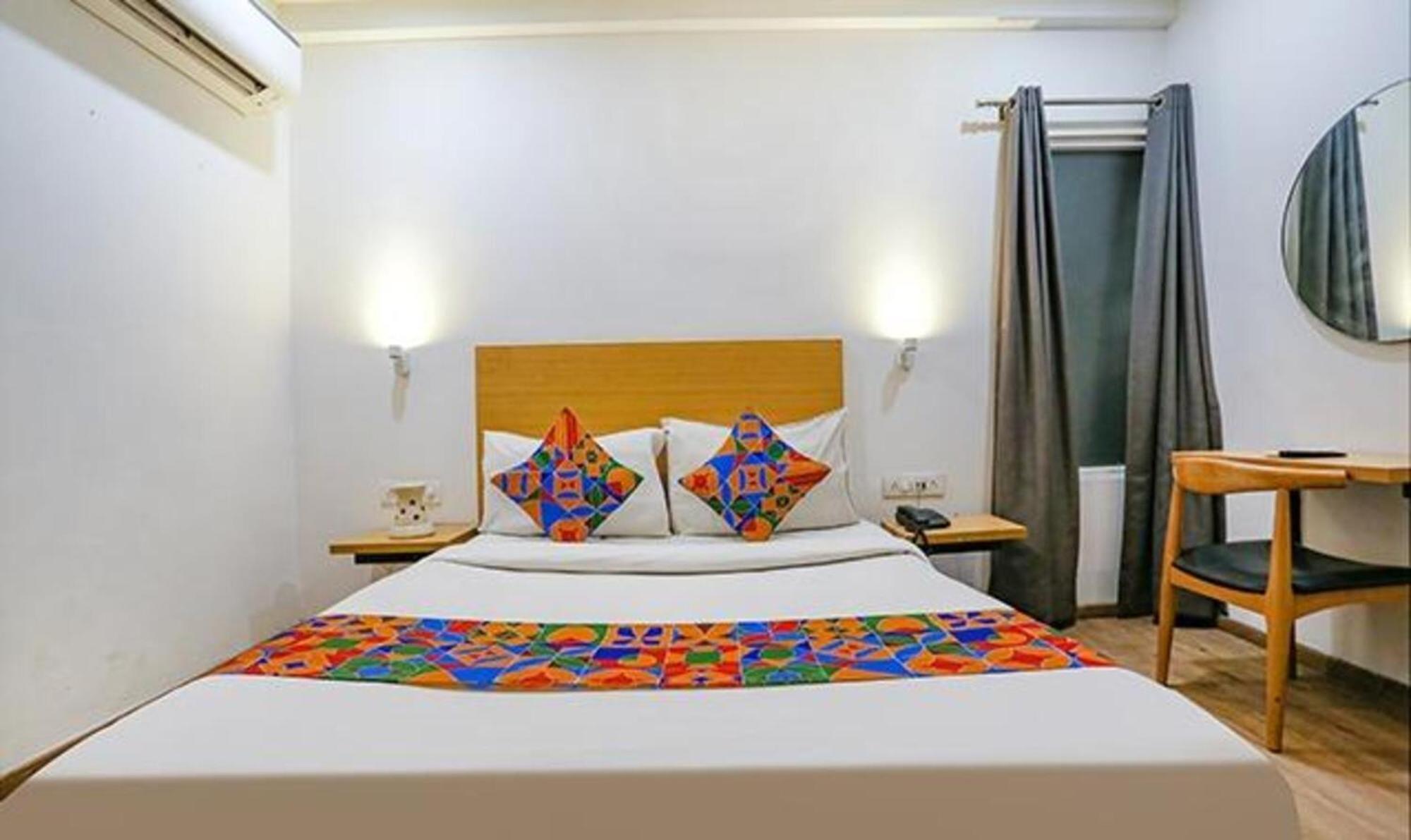 Fabhotel Urban Residency Model Town Nueva Delhi Exterior foto