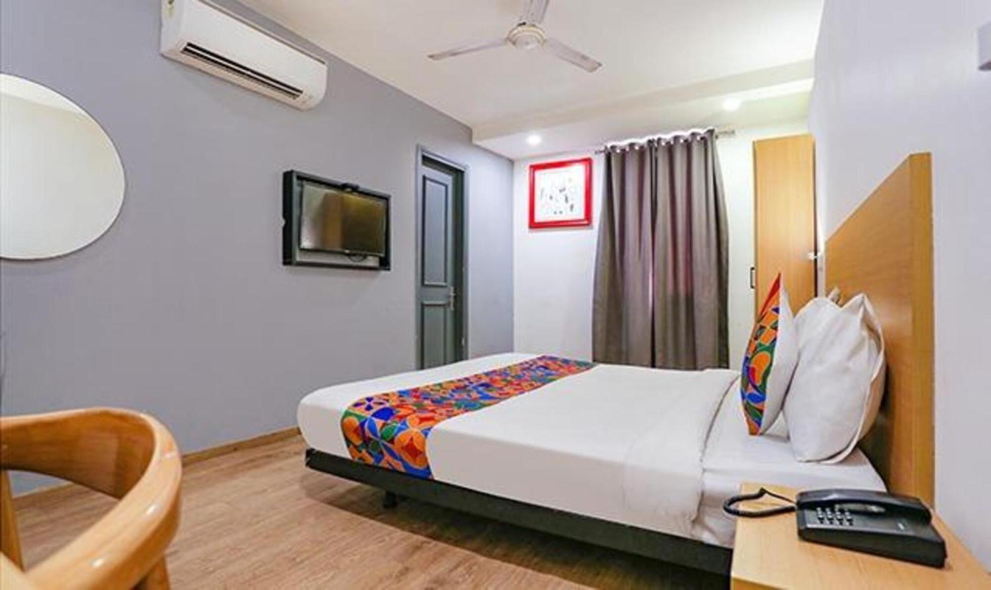 Fabhotel Urban Residency Model Town Nueva Delhi Exterior foto